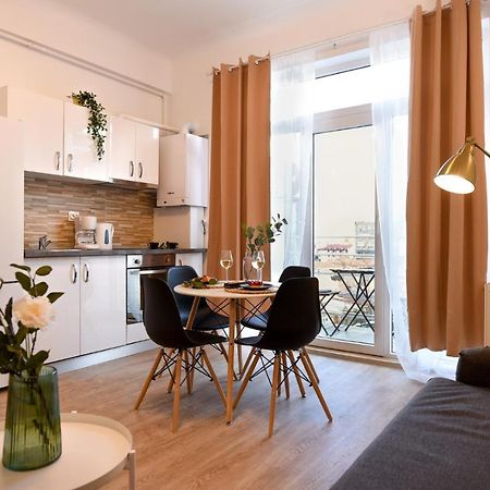 Cozy 1Br Escape - Apartment With Charming Balcony Near Universitate Bucareste Exterior foto