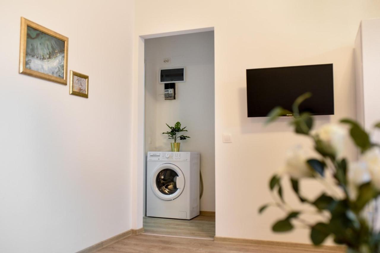 Cozy 1Br Escape - Apartment With Charming Balcony Near Universitate Bucareste Exterior foto