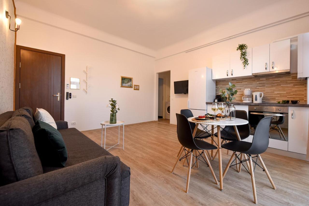 Cozy 1Br Escape - Apartment With Charming Balcony Near Universitate Bucareste Exterior foto