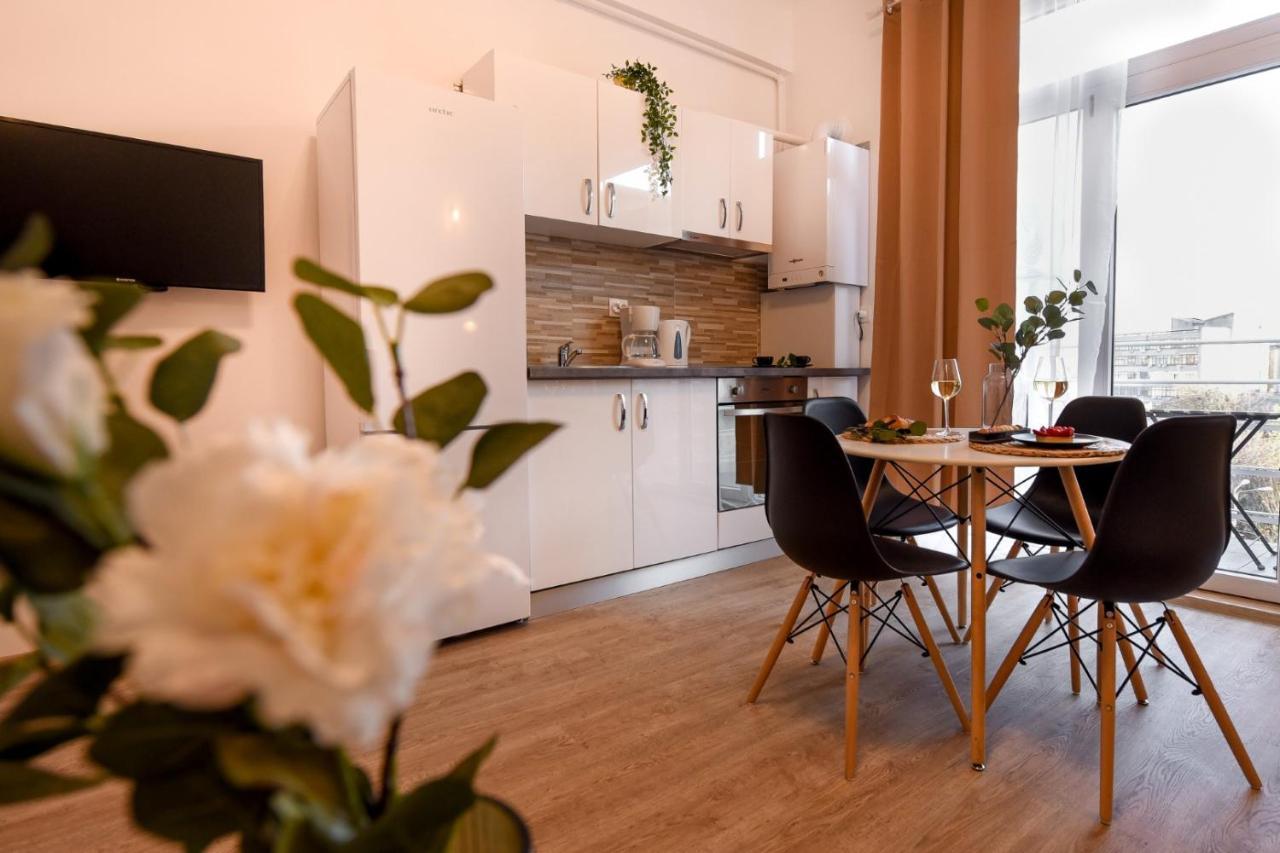 Cozy 1Br Escape - Apartment With Charming Balcony Near Universitate Bucareste Exterior foto