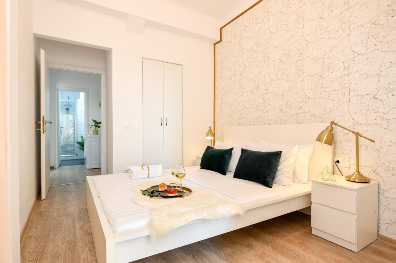 Cozy 1Br Escape - Apartment With Charming Balcony Near Universitate Bucareste Exterior foto